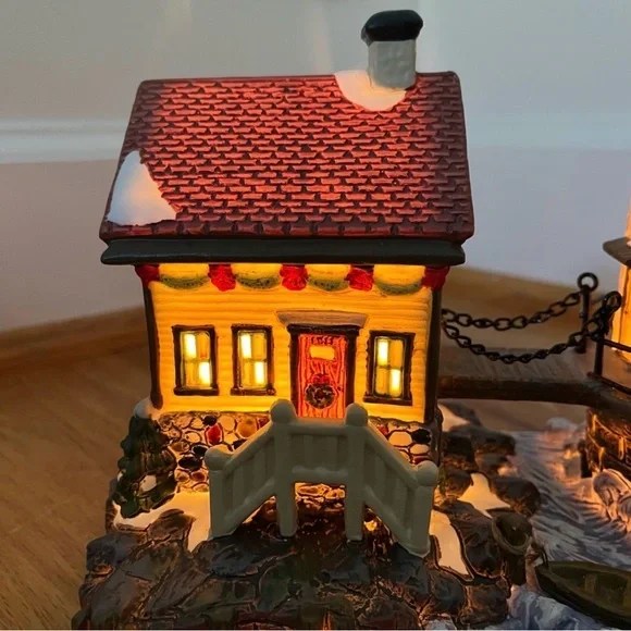 2002 Santa’s Workbench “Knightsbridge Lighthouse” Light-Up Christmas Village - Picture 9 of 13